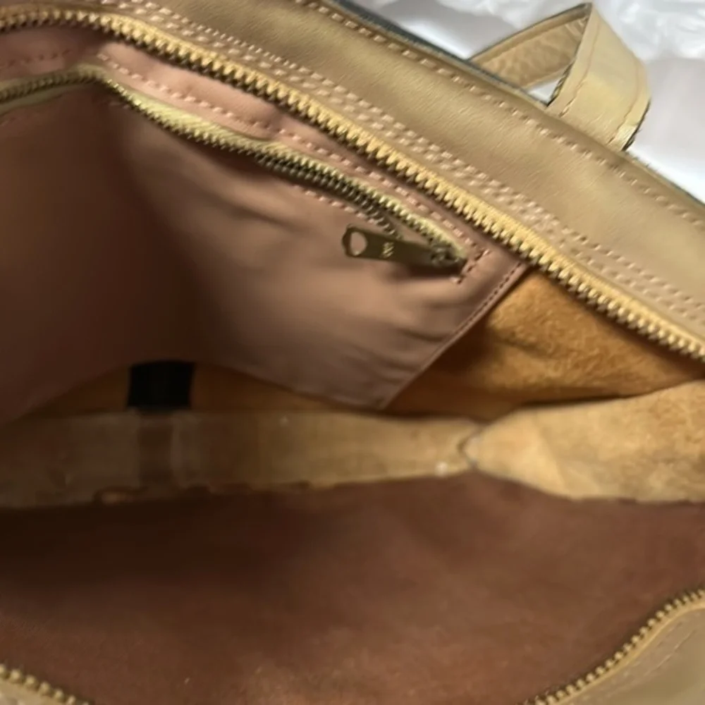 Vintage 1970’s tan Le Pouch vintage shoulder bag zippered pocket w‎ snap front